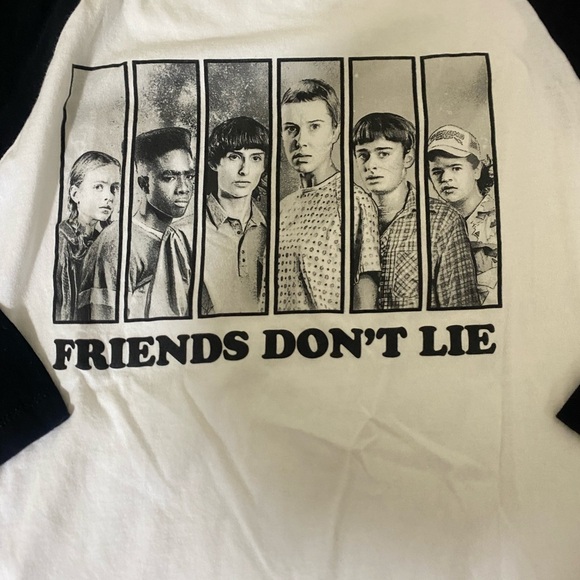 Stranger things friend don’t lie t-shirt kids/youth size S - Picture 5 of 7